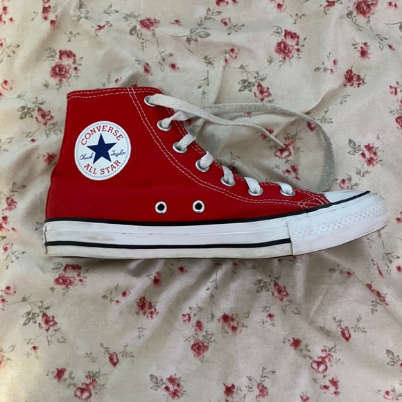 red converse - Picture 2 of 3